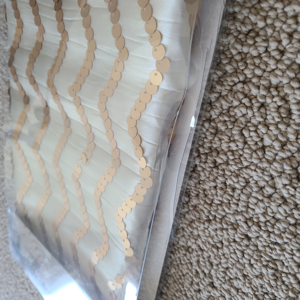 Table runner - Picture 2 of 2